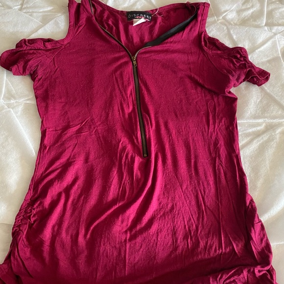 Maroon off the shoulder top with zipper - Picture 1 of 1